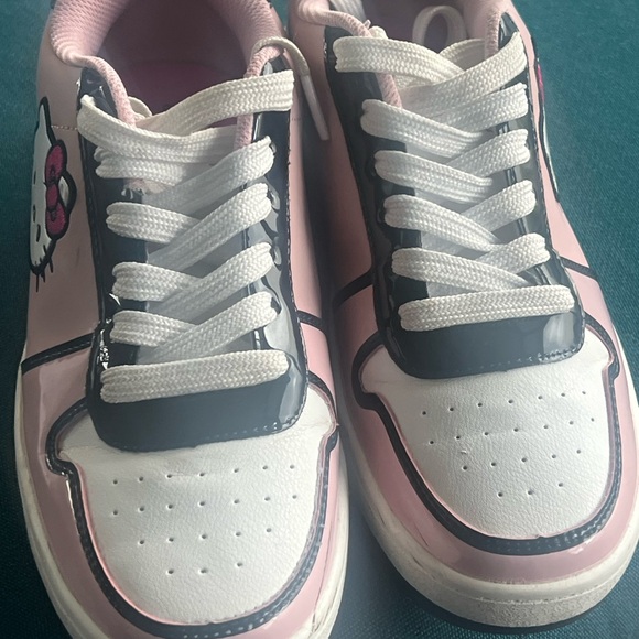 Hello Kitty shoes, size 8 - Picture 2 of 8